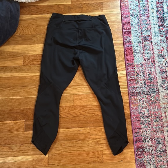 Athleta black cropped leggings with mesh size S - Picture 4 of 4